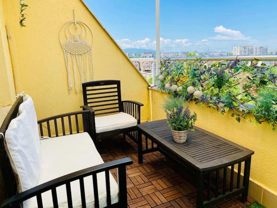 Stylish Magenta Apartment - Terrace & Free Parking Sofía Exterior foto
